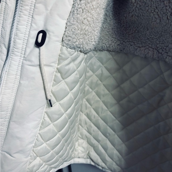 American Eagle winter coat size M  fur hood - Picture 9 of 16